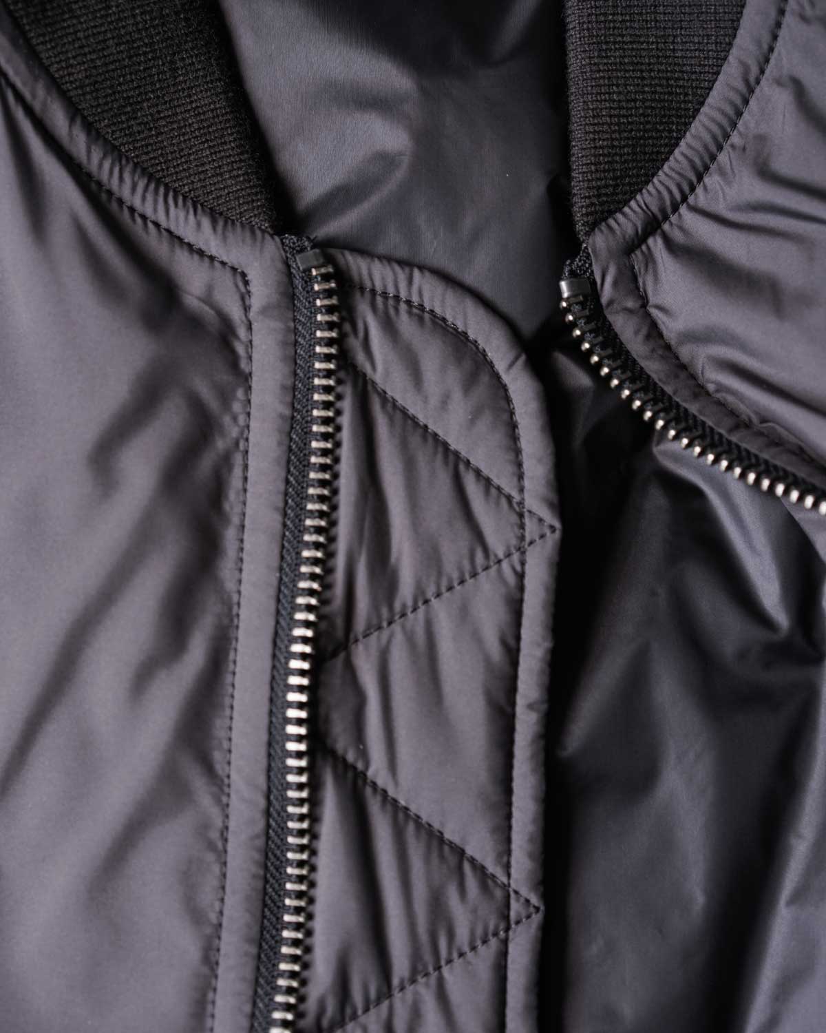 GREY(前立は風防のディテールが再現)