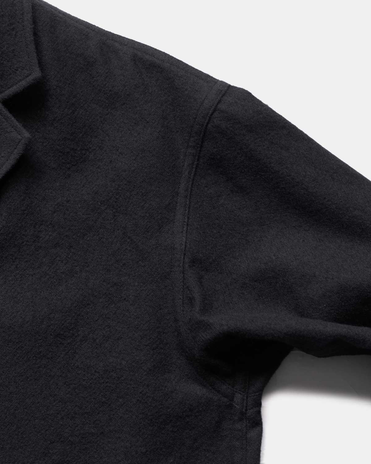 BLACK(ナチュラルにドロップしたショルダー)