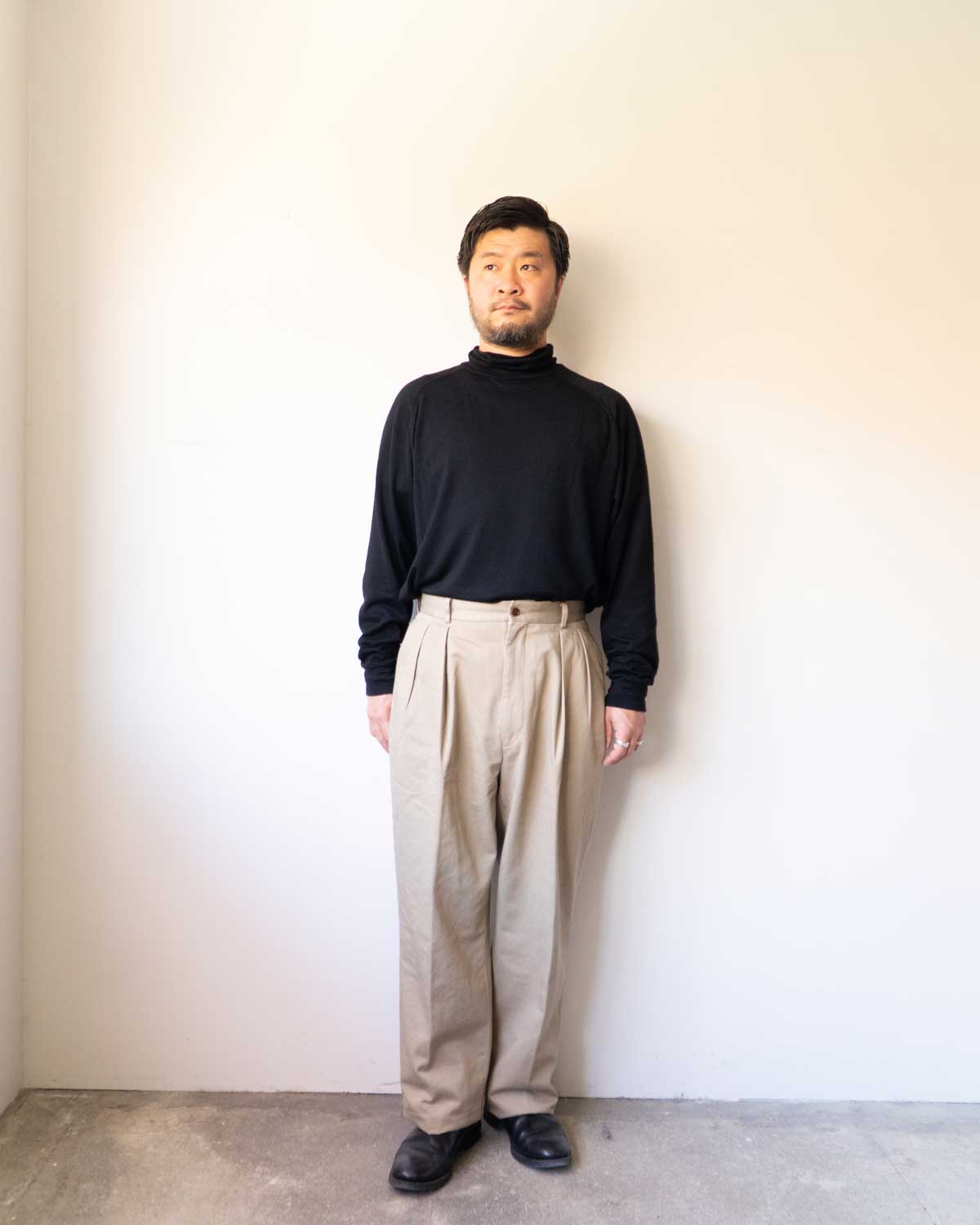 BEIGE（165cm66kgウエスト79cmサイズ４６着用 正面）