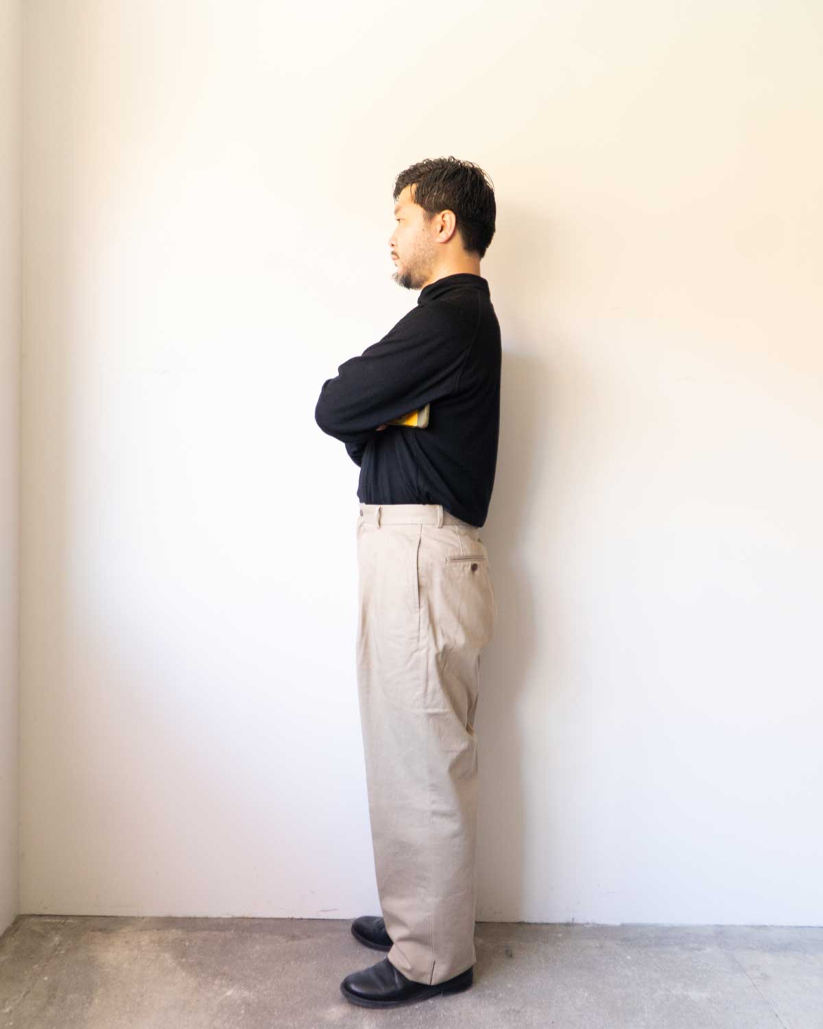 BEIGE（165cm66kgウエスト79cmサイズ４６着用 側面）