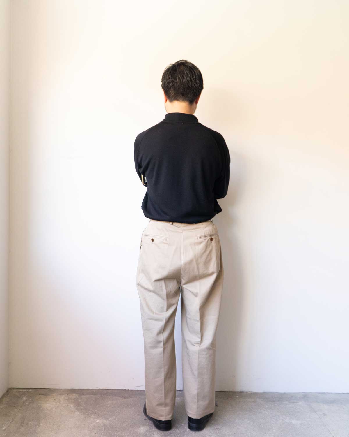 BEIGE（165cm66kgウエスト79cmサイズ４６着用 背面）