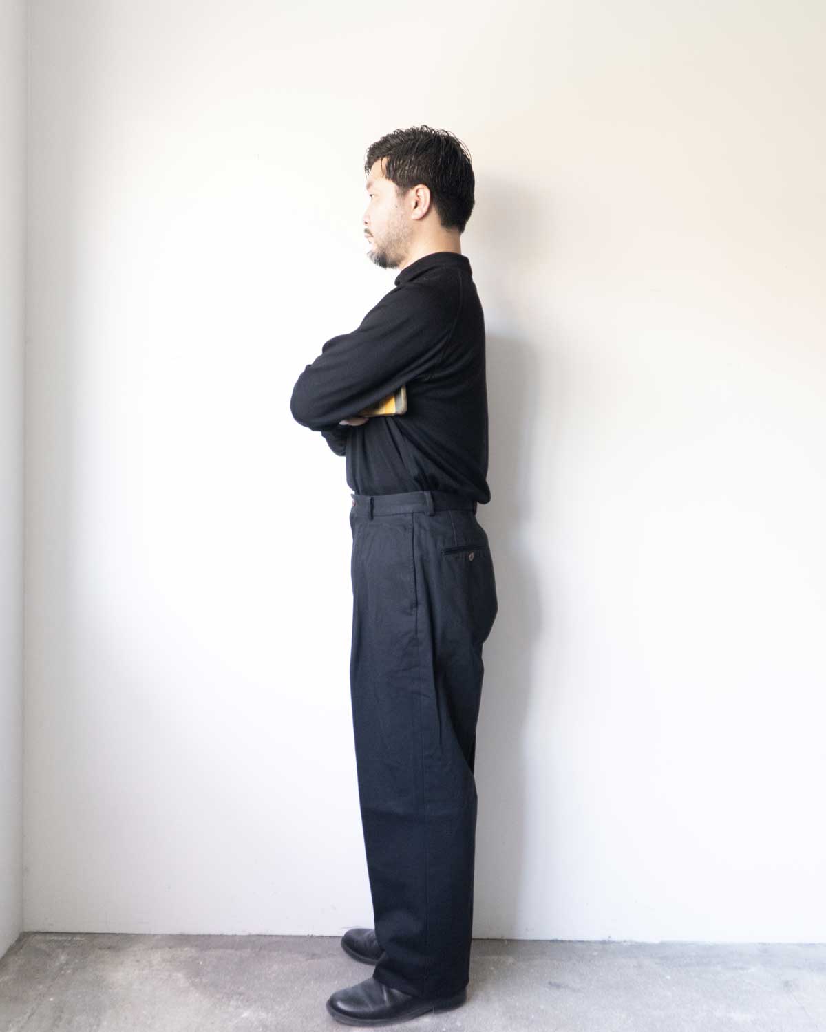 BLACK(165cm66kgウエスト79cmサイズ46着用 側面)