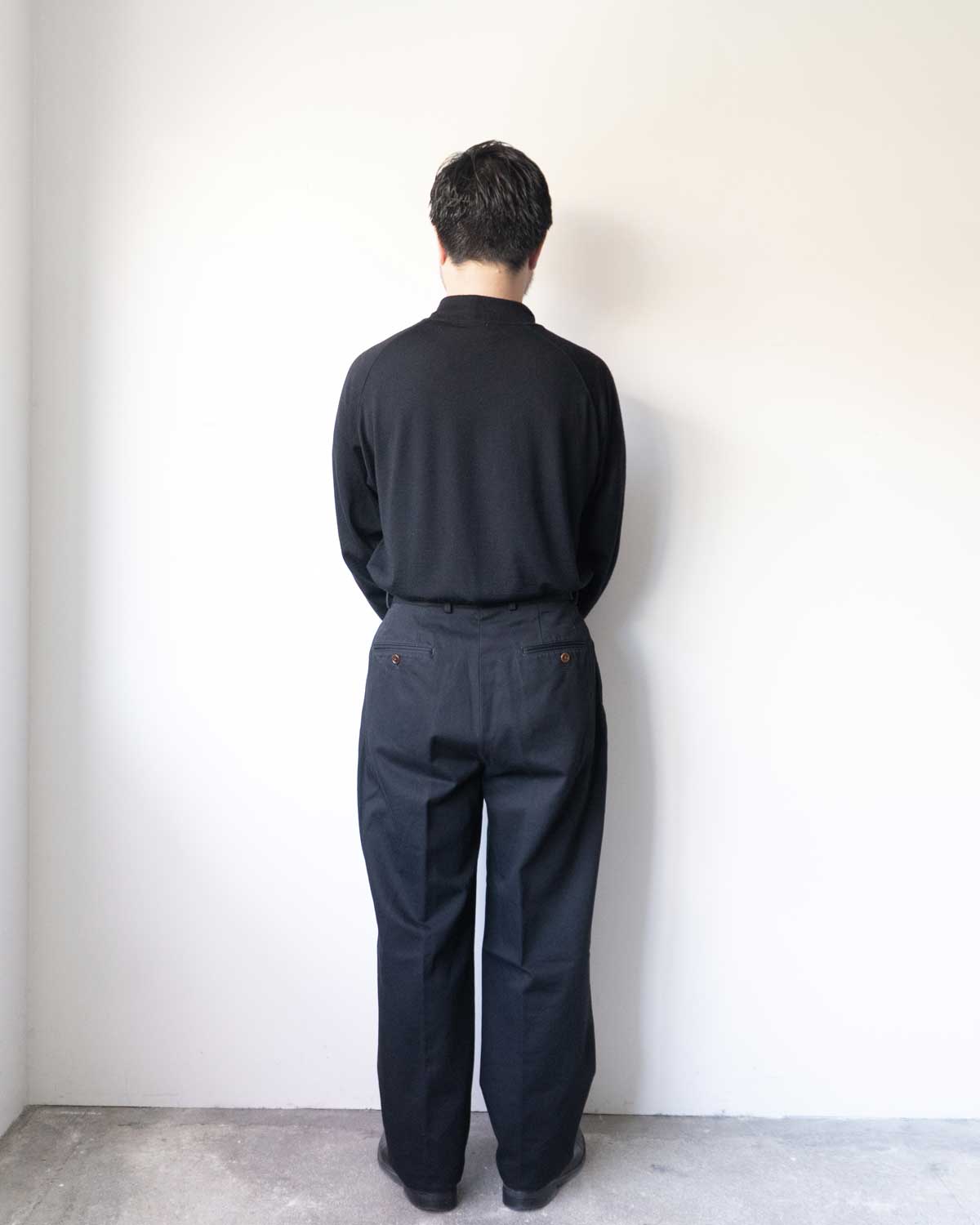 BLACK(165cm66kgウエスト79cmサイズ46着用 背面)