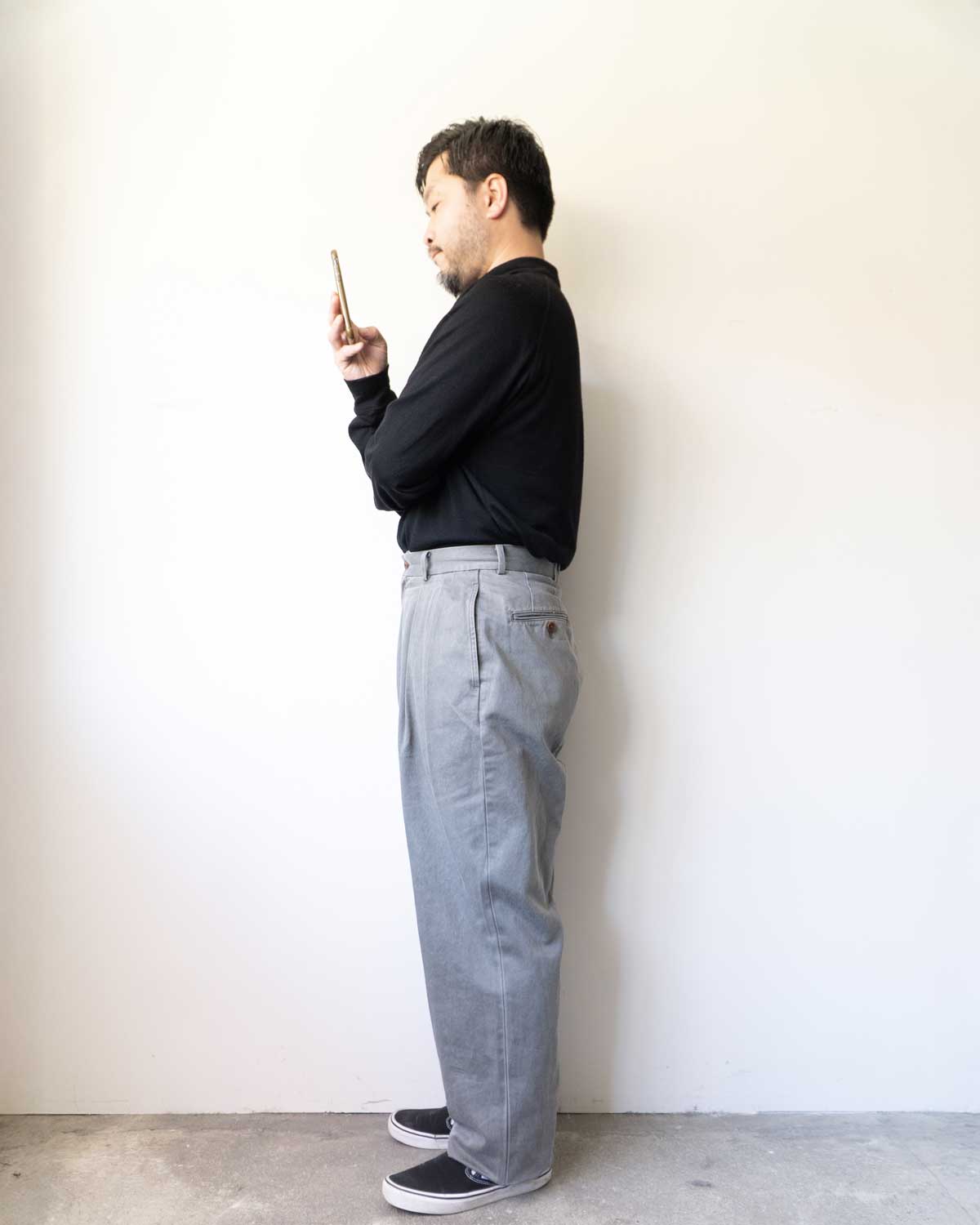 FADE GRAY(165cm66kgウエスト79cmサイズ46着用 側面)