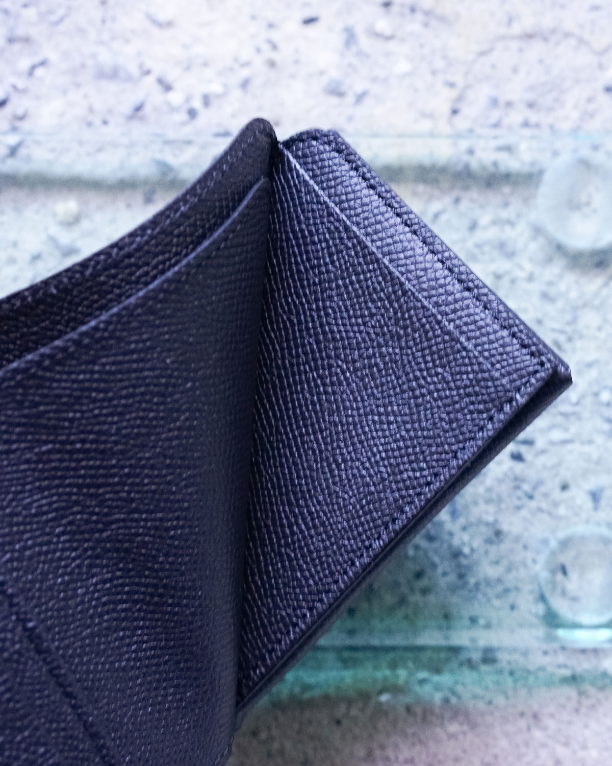 BLACK（札入れにつくカード室）