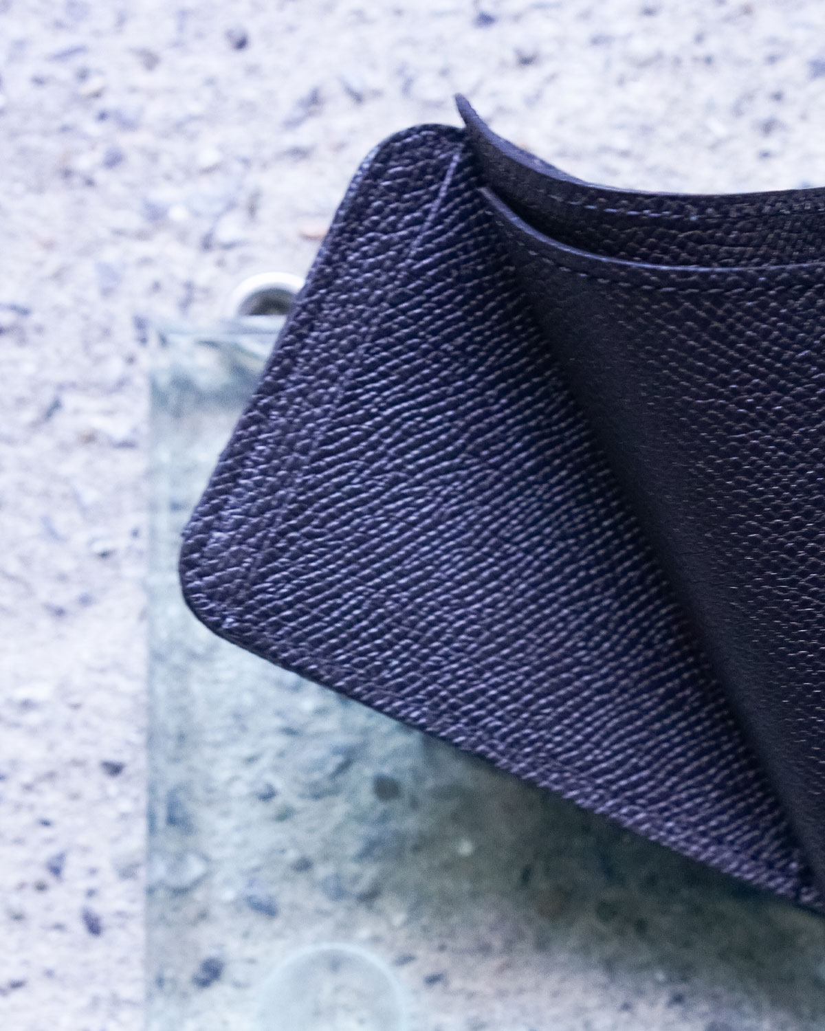 BLACK（反対側にもカード室があります）