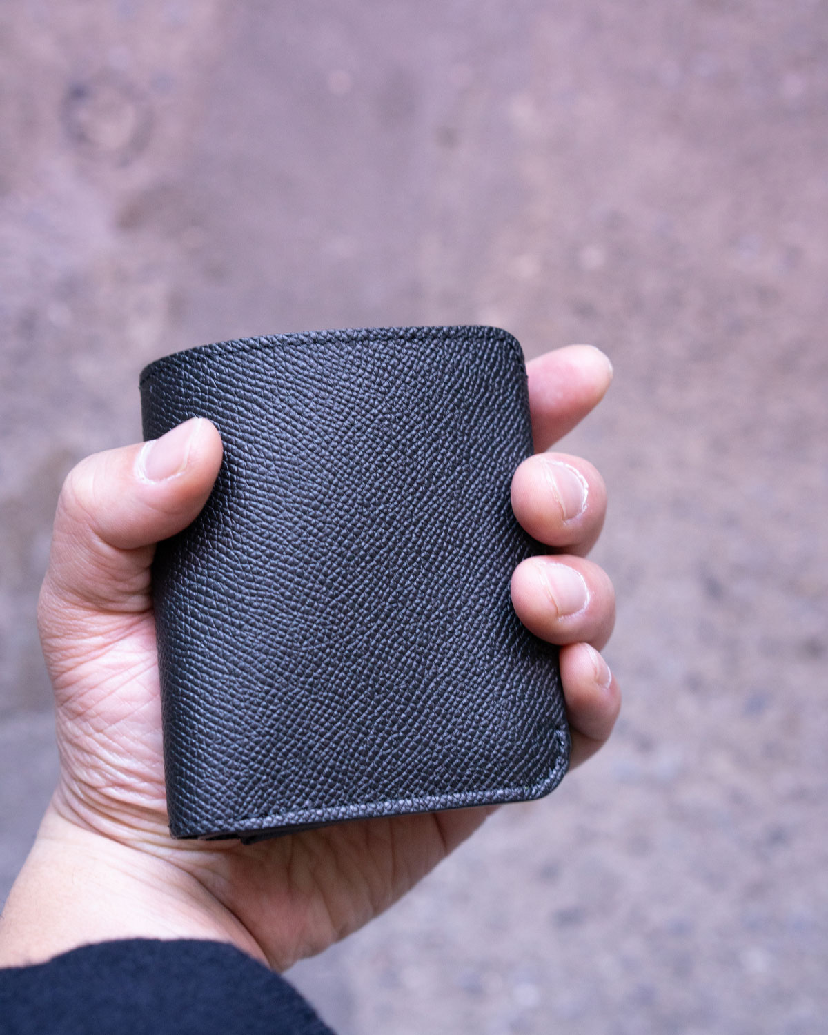 BLACK（ H：8.5cm  W：10cm D：2cm）手に収まりやすいサイズ感