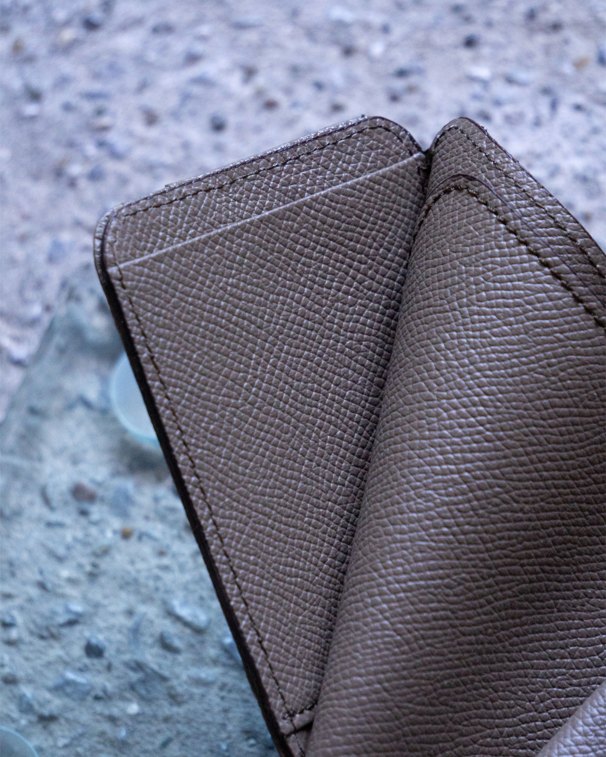 TAUPE（札入れにカード室があります）