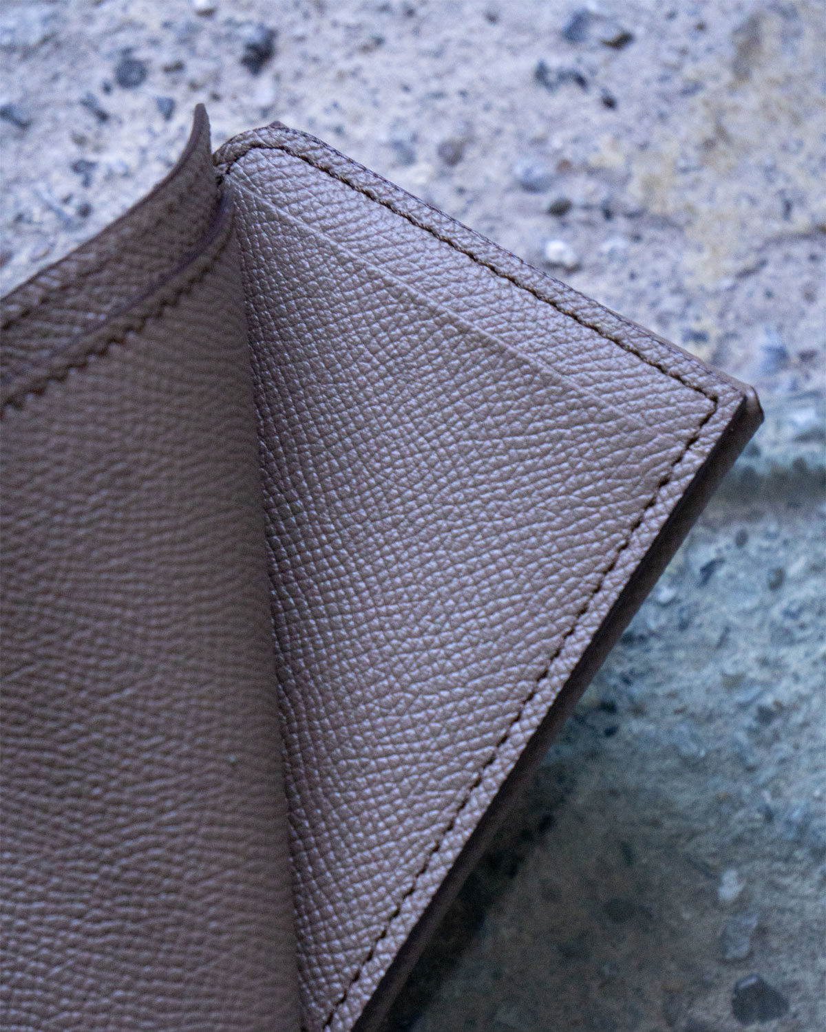 TAUPE（反対側にもカード室がつきます）