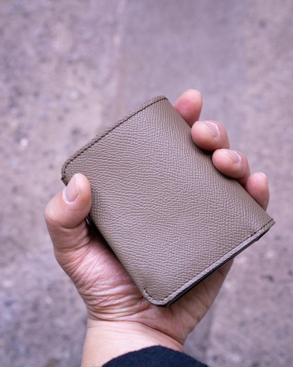 TAUPE（H：8.5cm  W：10cm D：2cm）手に収まるサイズ感