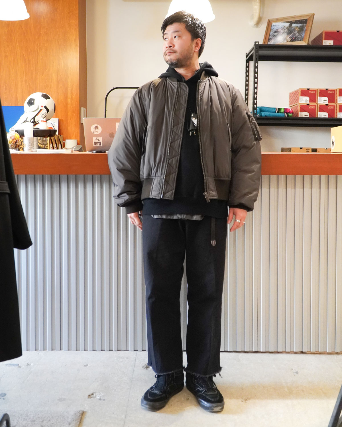 GREY（165cm66kg Sサイズ着用）