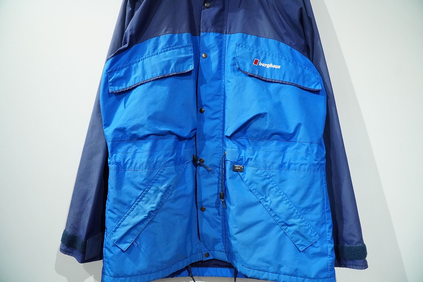 berghaus vintage gore tex jacket front pockets