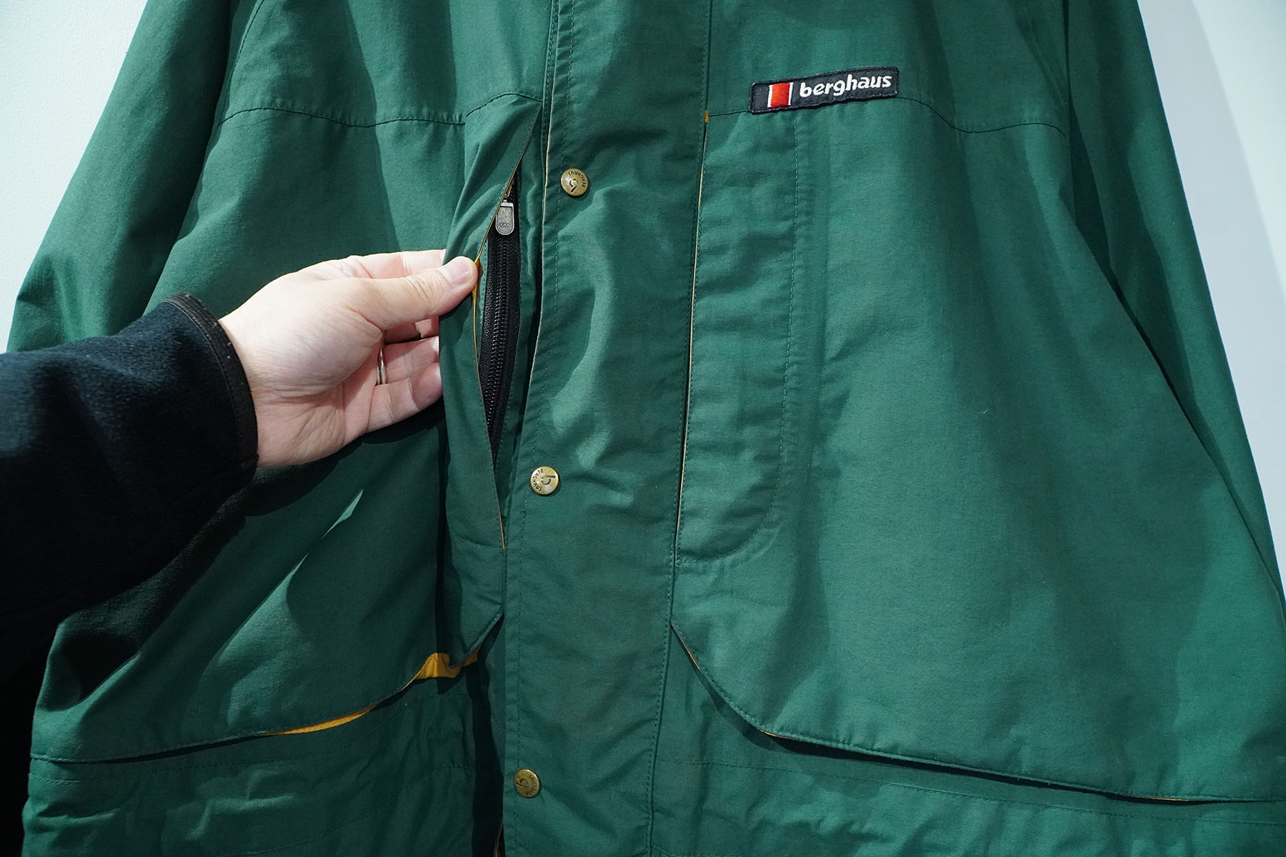 80s vintage berghaus goretex jacket -green color- outsides chest pockets