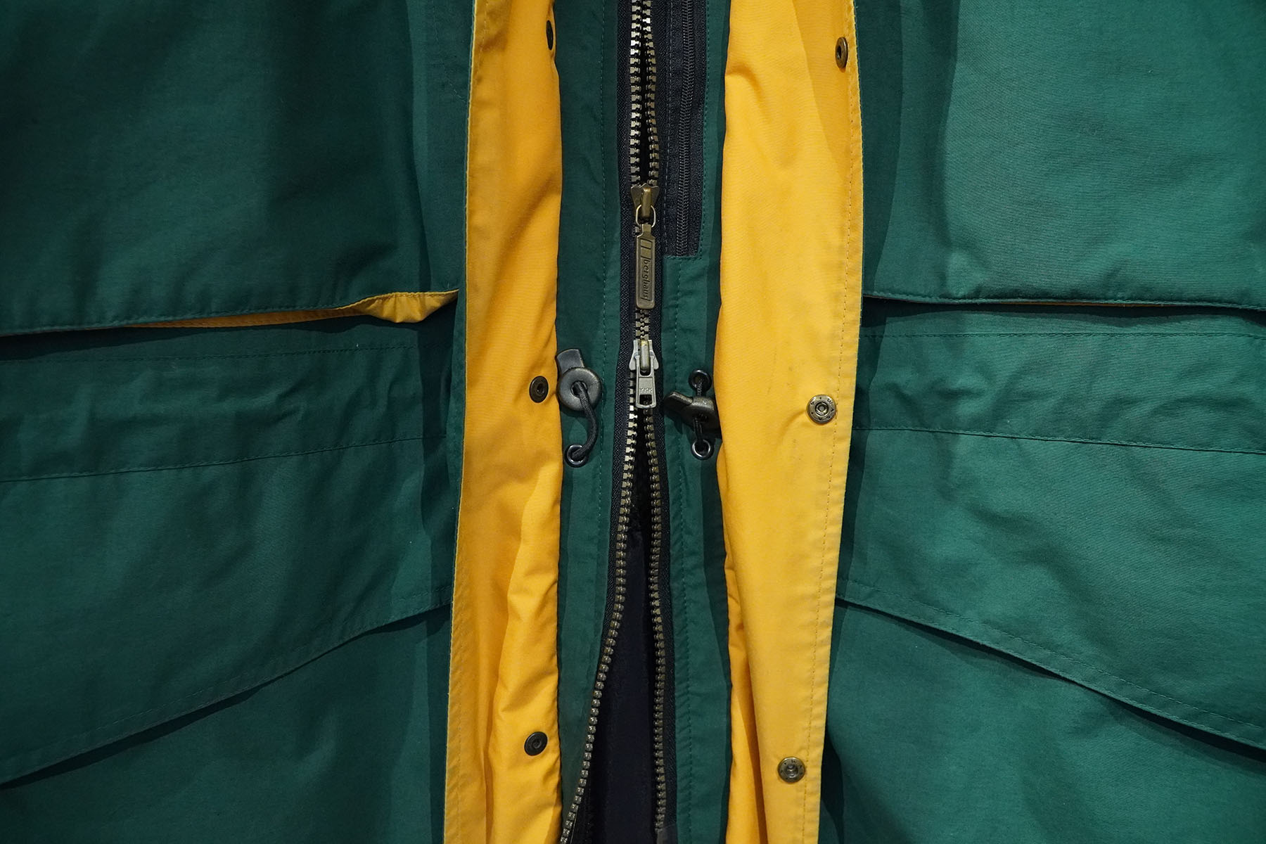 80s vintage berghaus goretex jacket -green color- double zipper