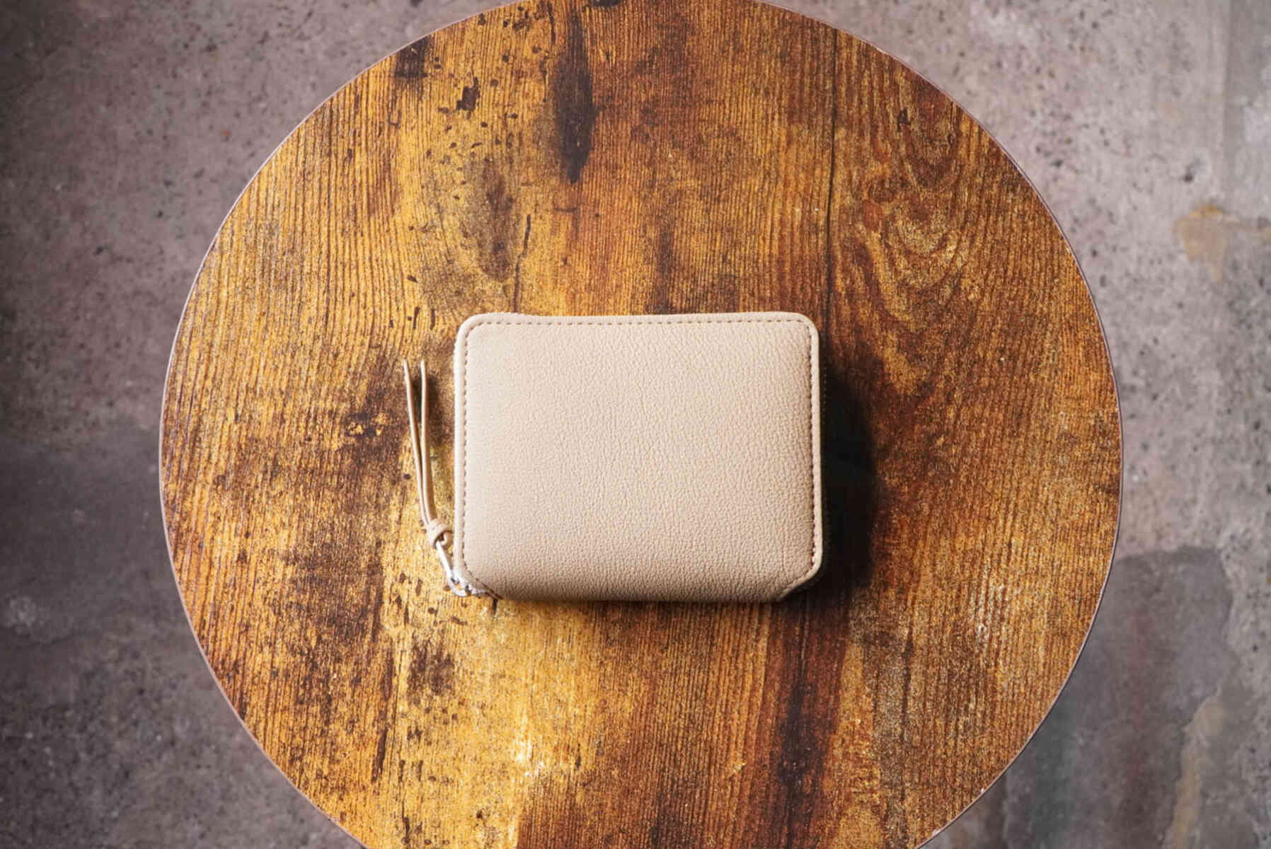 BUBBLE CALF "ROUND PALM WALLET" [ERA goods] taupe