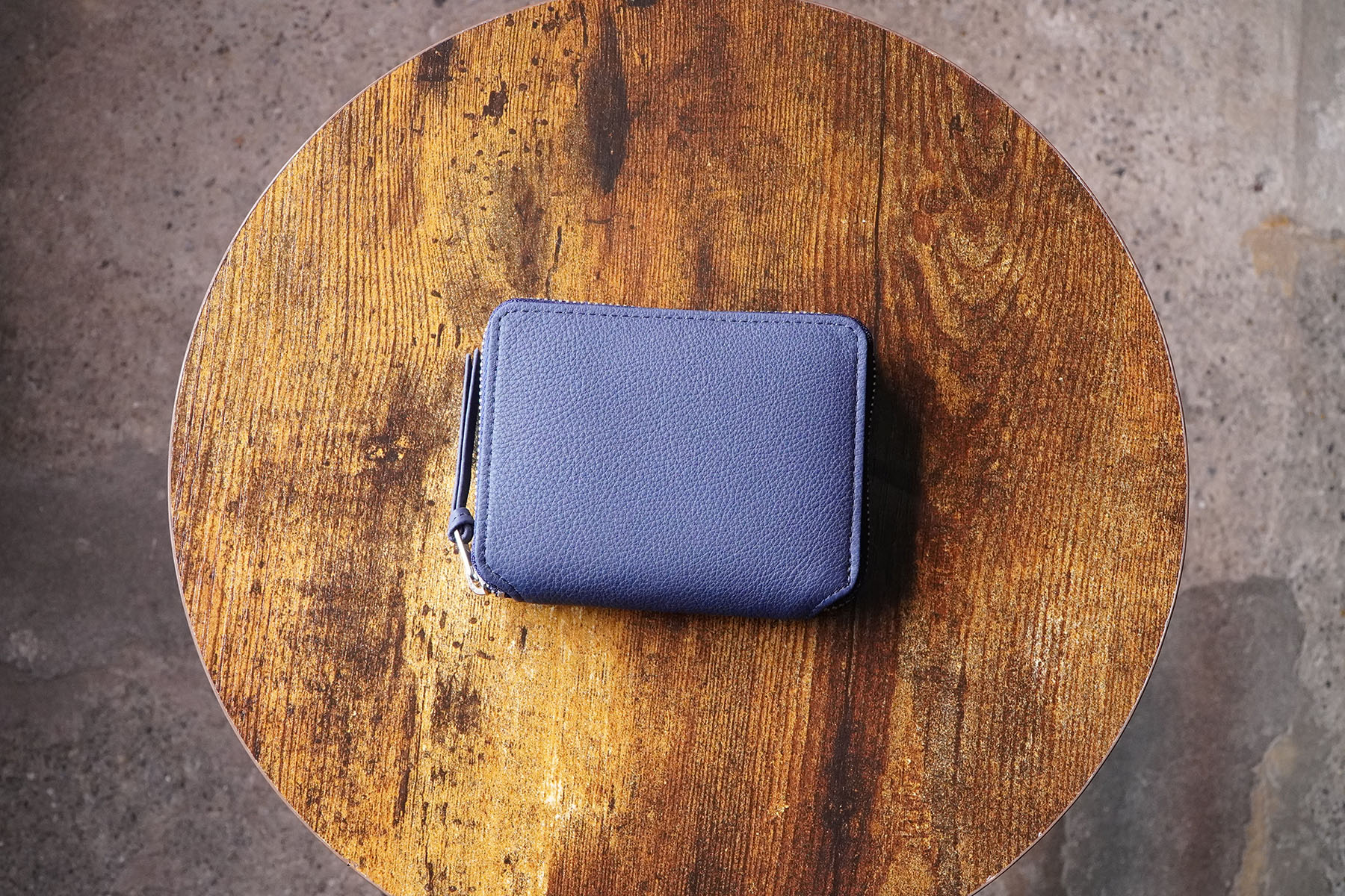 bubblecalf round palm wallet navy