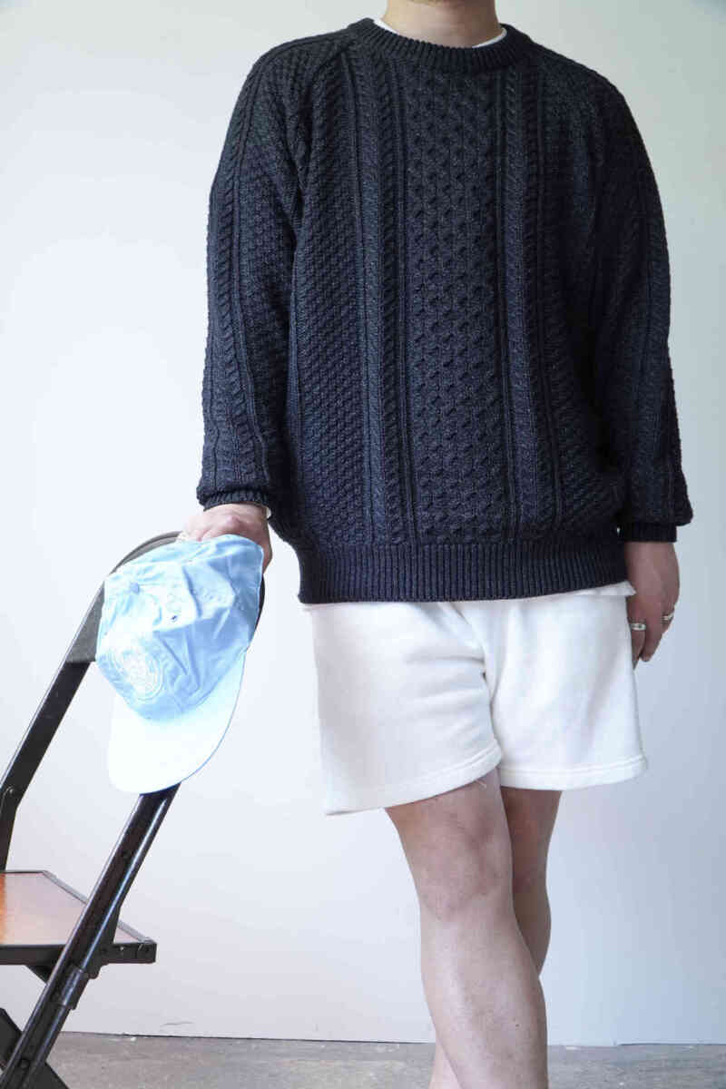 "black indigo yarn" Crew Neck Cable Sweater [SEVEN BY SEVEN] coordination image with sweat shorts