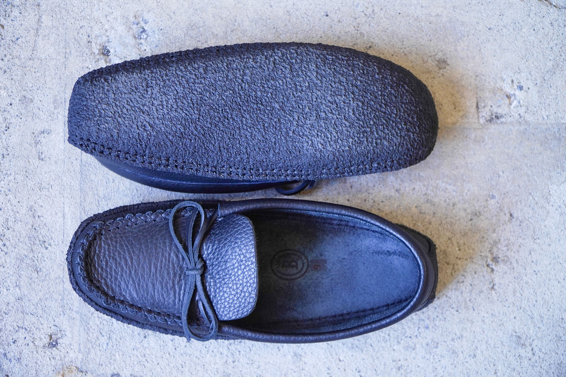 BASTIEN industries ”handsawn moccasins” black sole