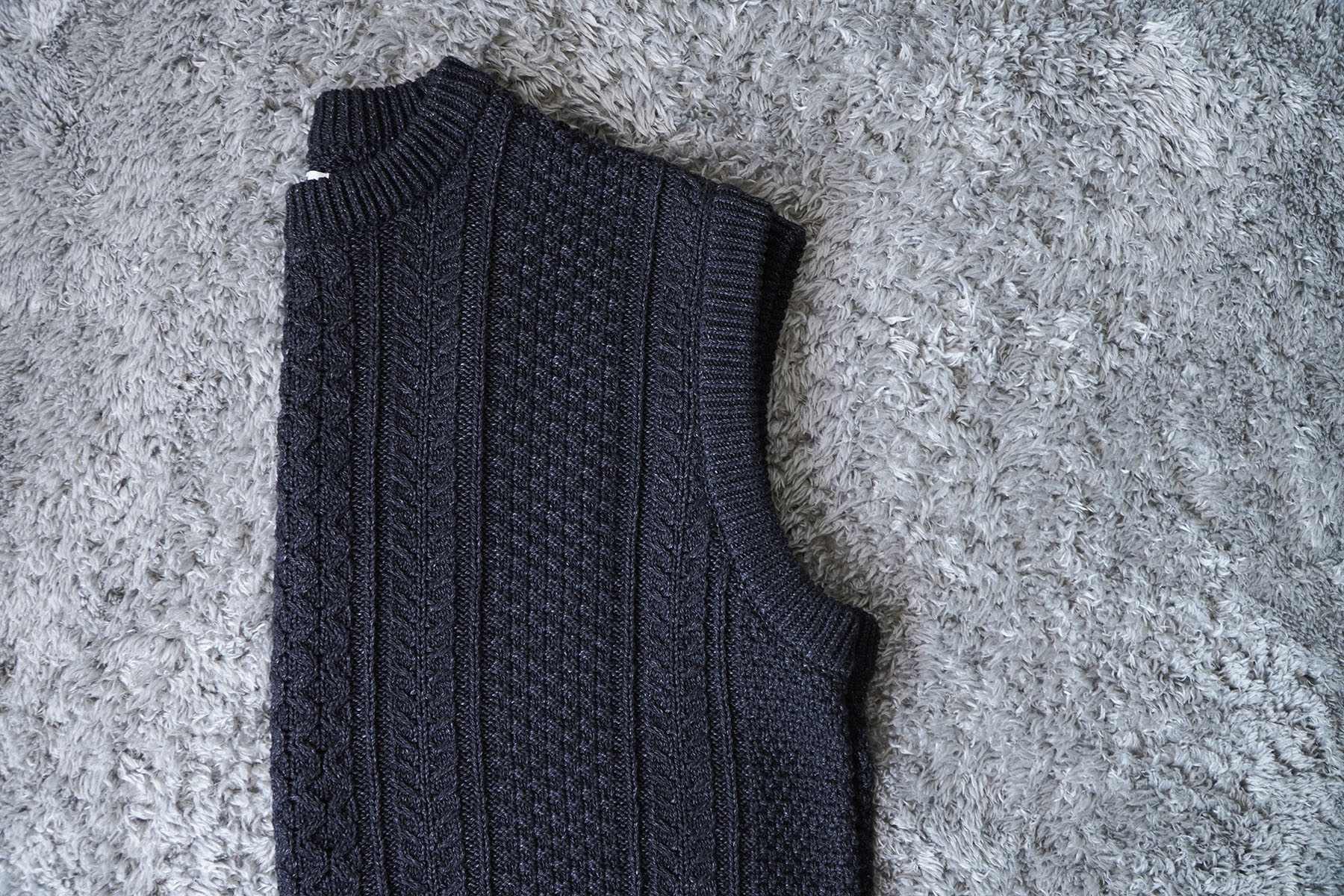 Cable Knit Vest indigo yarn -one wash- [SEVEN BY SEVEN] front