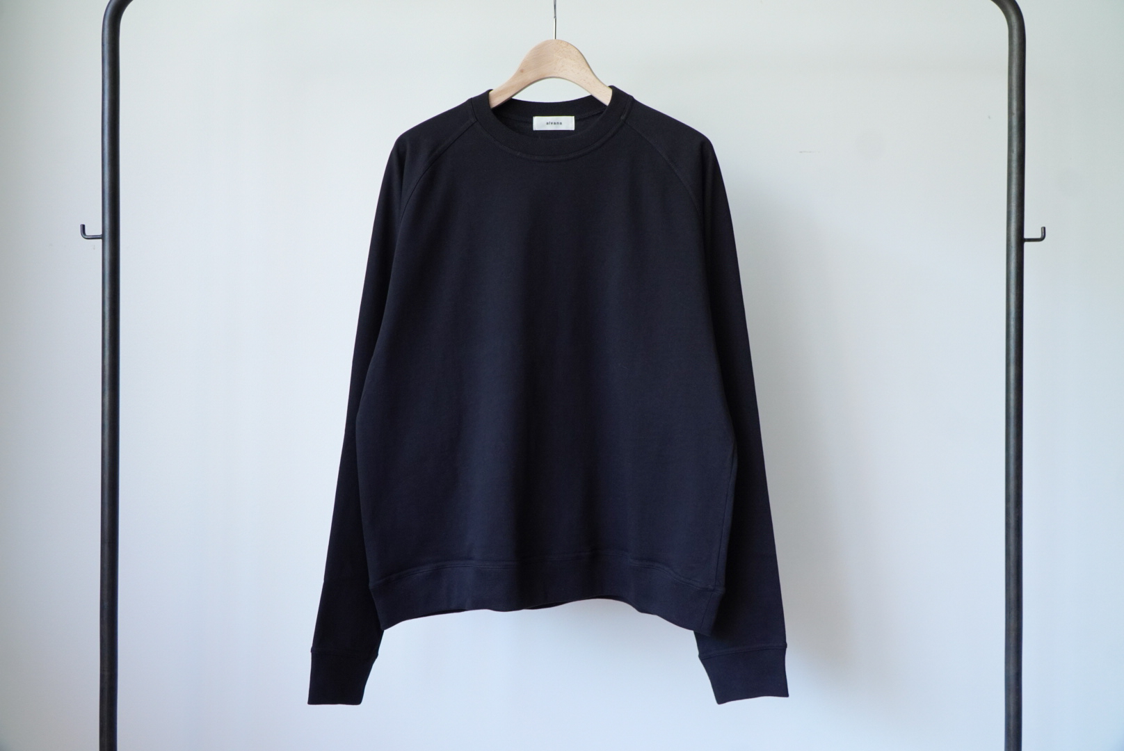 Color variations of FADE RAGLAN SWEAT T-shirt [alvana] black