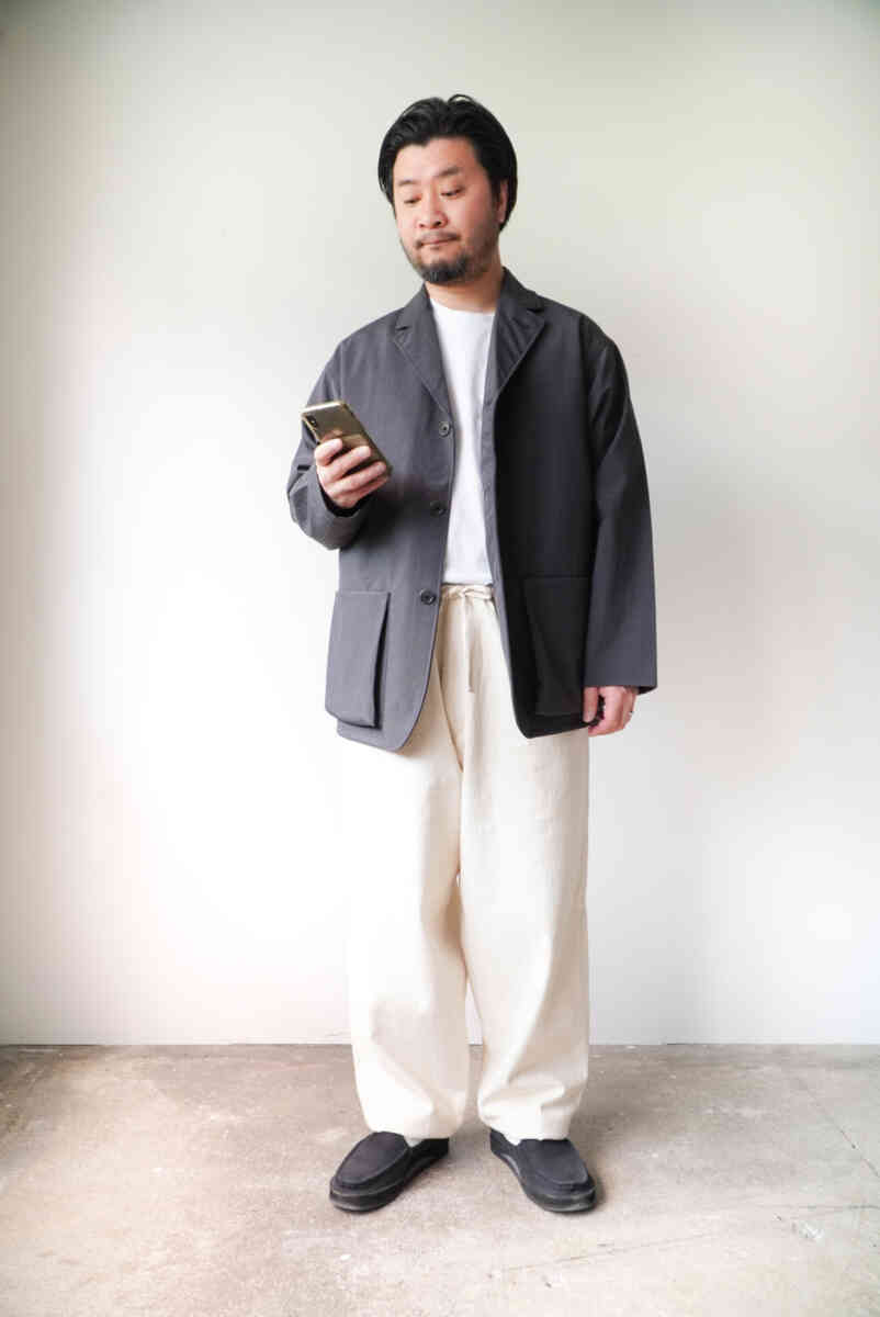 About the size of easy pants [alvana] ”natural twill”  styling image with jacket