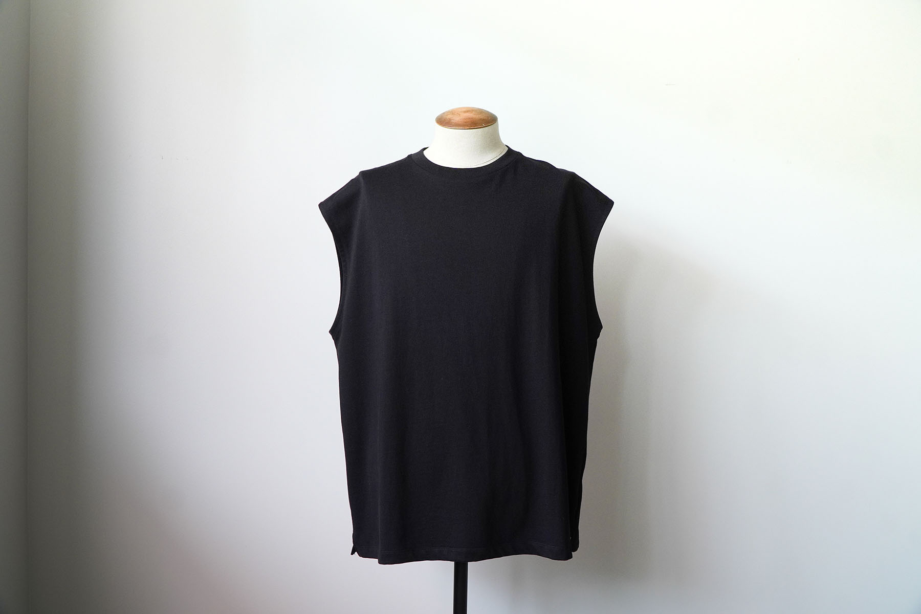 NO sleeve vest tee [alvana] fade series black