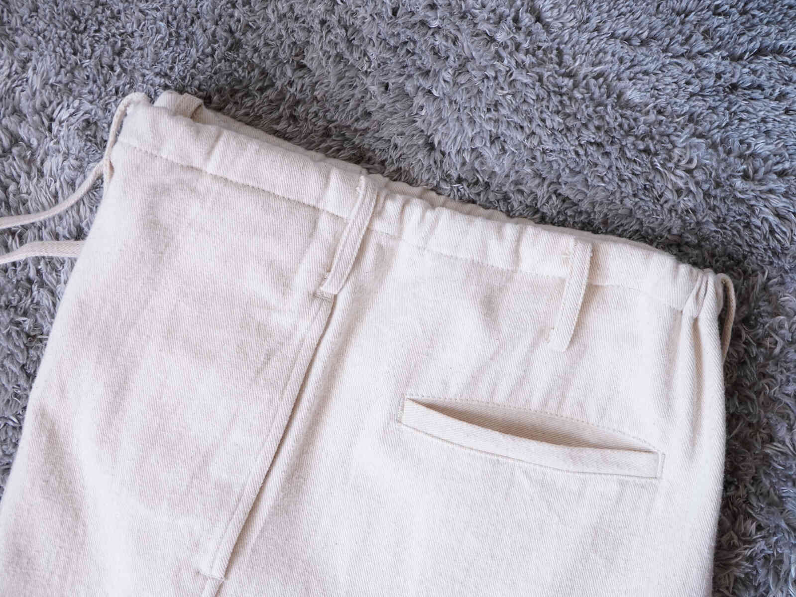 "fulling" NATURAL TWILL EASY PANT [alvana] side detail