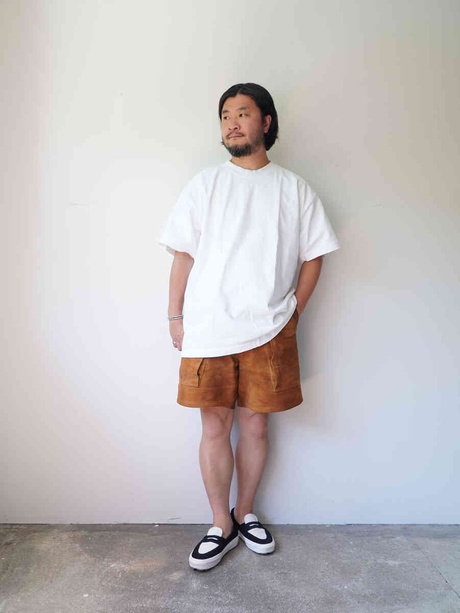 suede leather short pants -W POCKET-[SEVEN BY SEVEN] styling image with T shirts