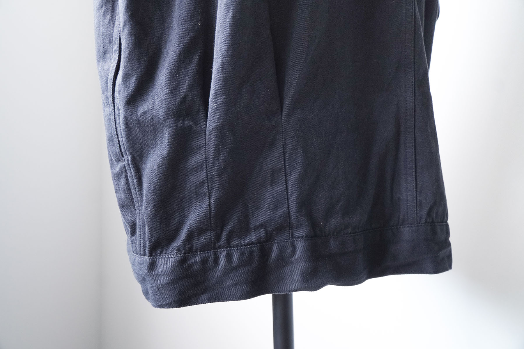 NATURAL TWILL SHORT JACKET [alvana] pleats