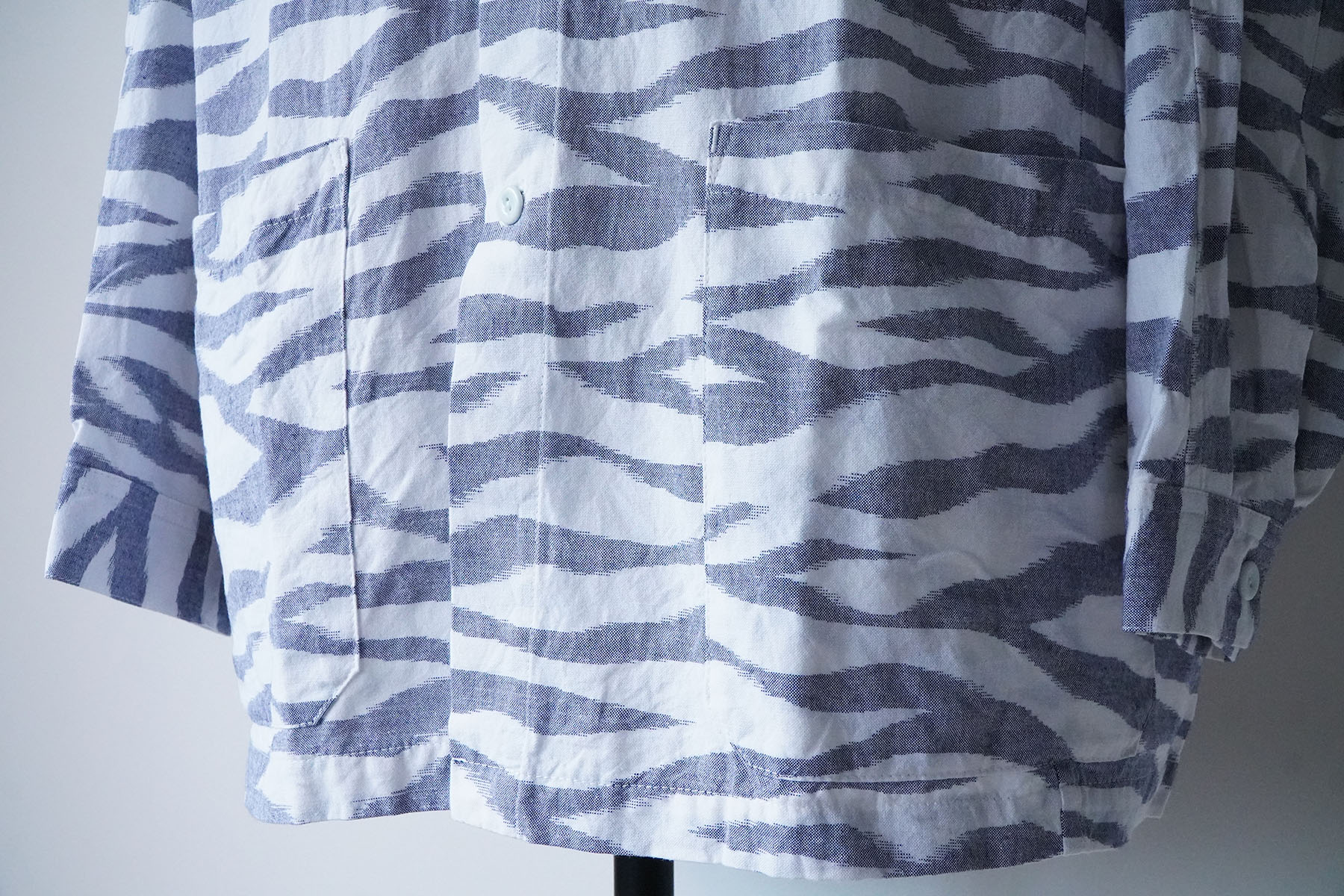 zebra pattern -sports jacket type shirts-[sowbow] side pockets