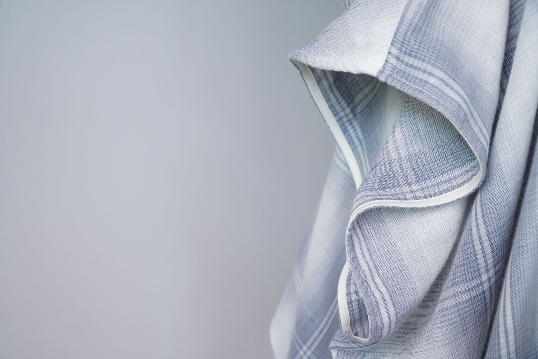 STAND COLLAR PONCHO SHIRTS - Triple gauze glittery check - sleeve