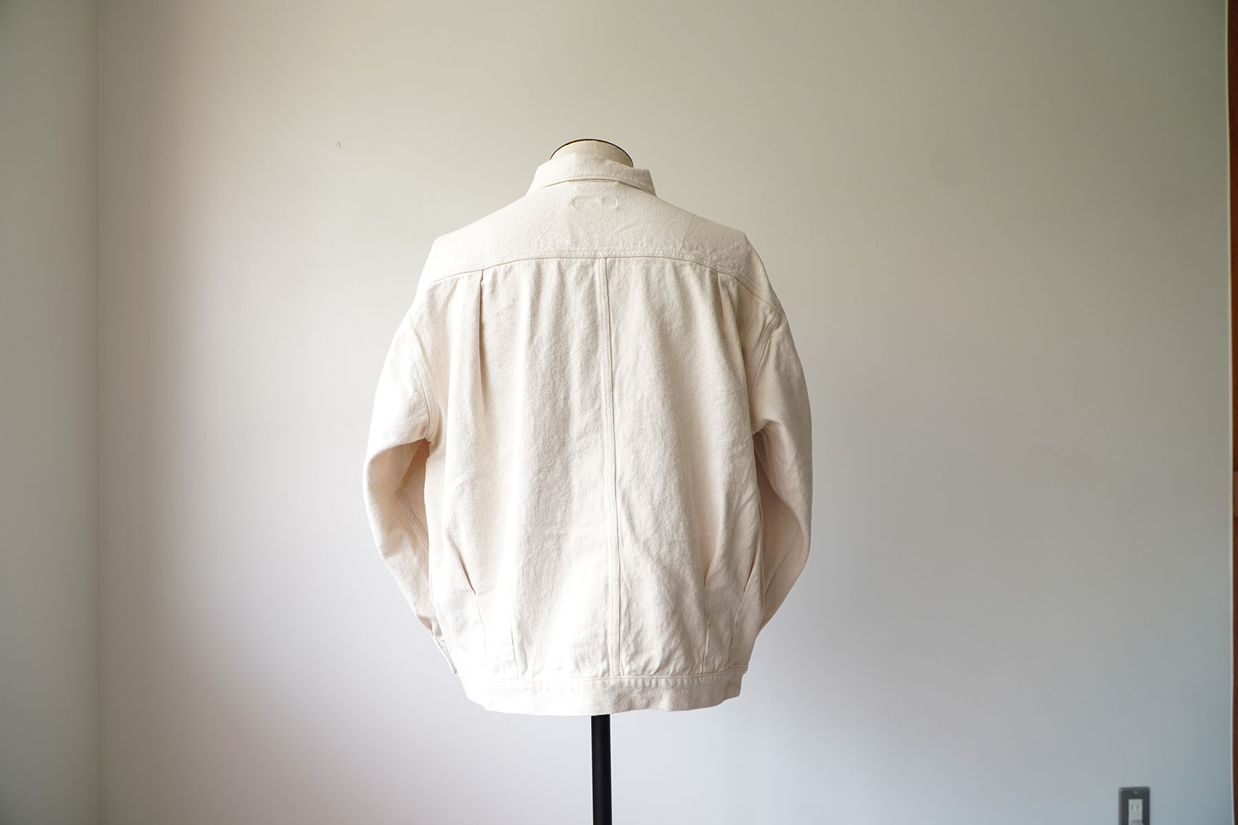 different color [alvana] natural twill -short jacket- back