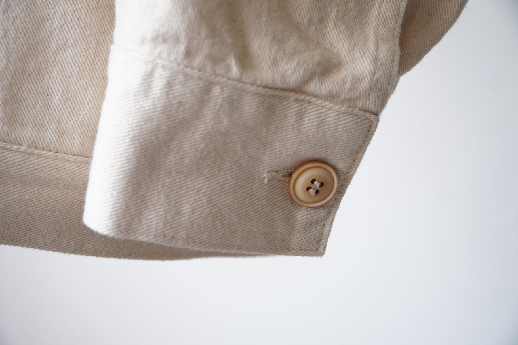 different color [alvana] natural twill -short jacket- cuff button
