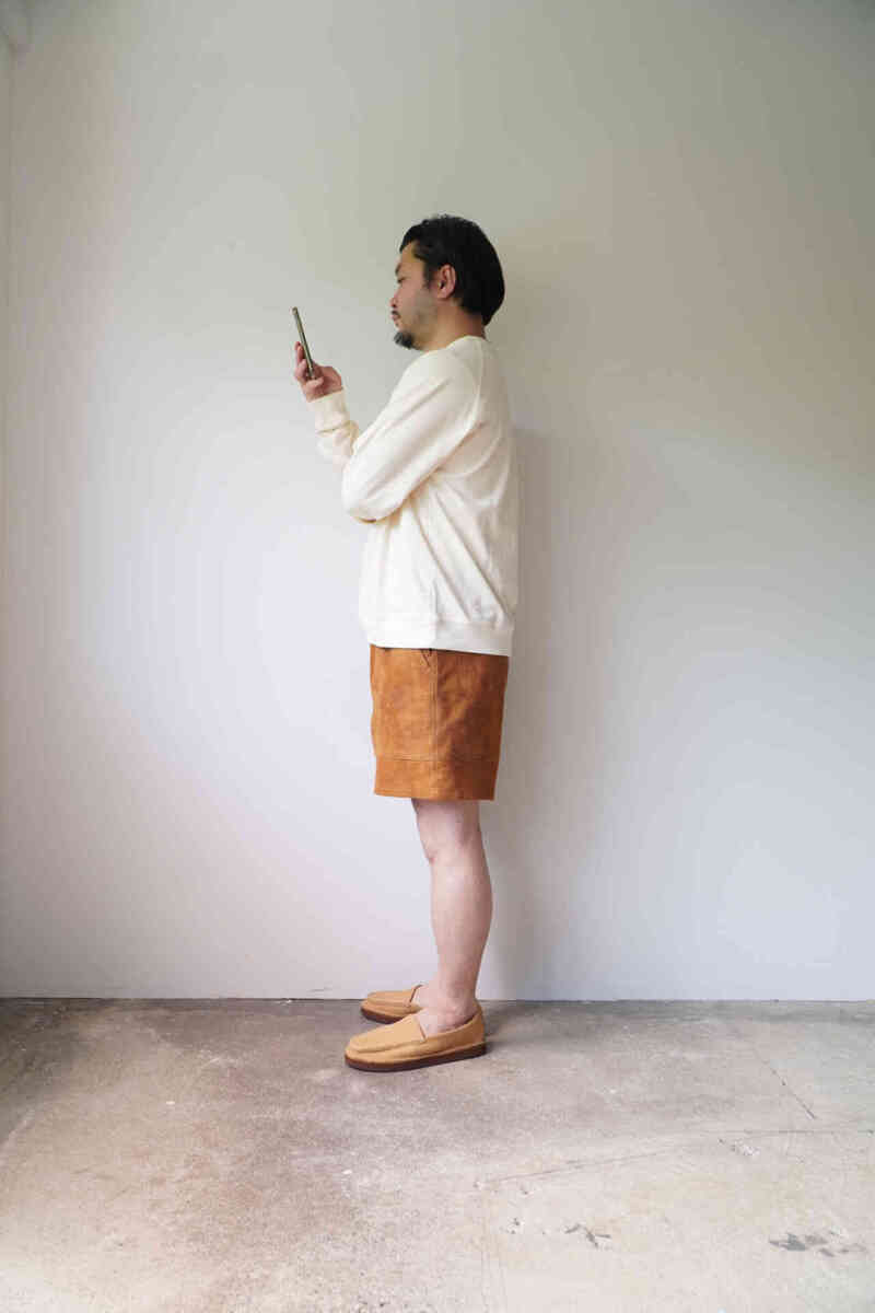 wearing image of sheep suede leather W pocket shorts 2