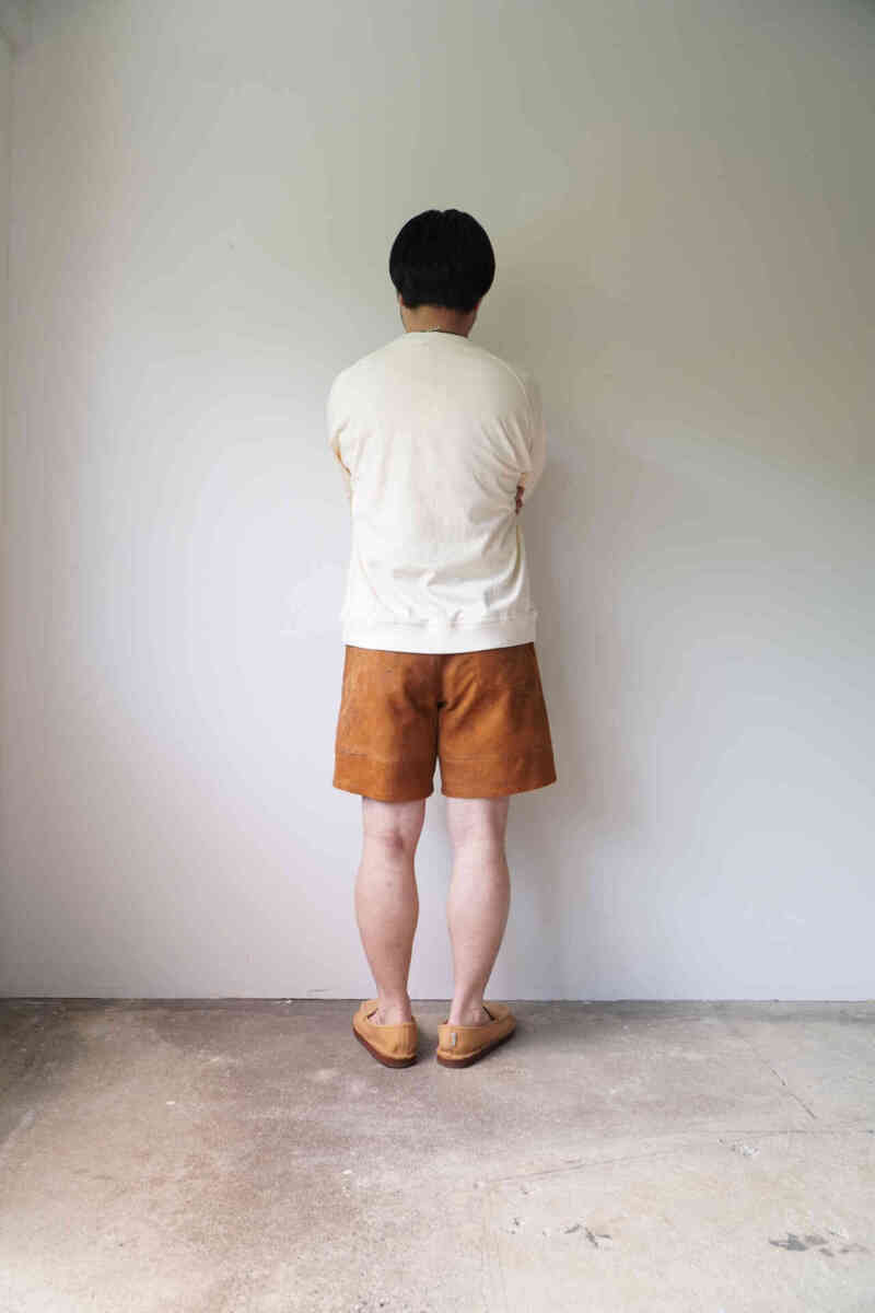 wearing image of sheep suede leather W pocket shorts 3