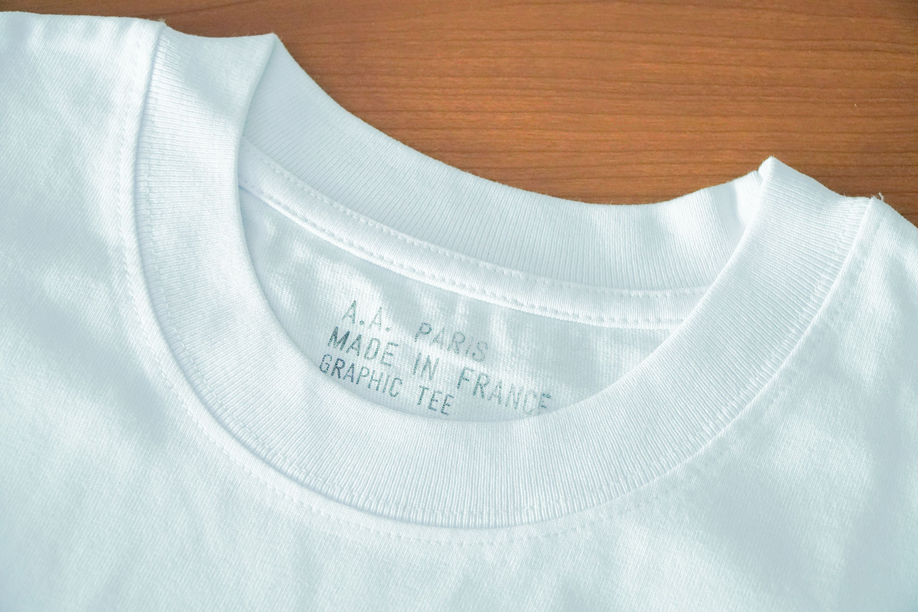ATELIER AMELOT made in FRANCE "PRINT TEE" detail neck