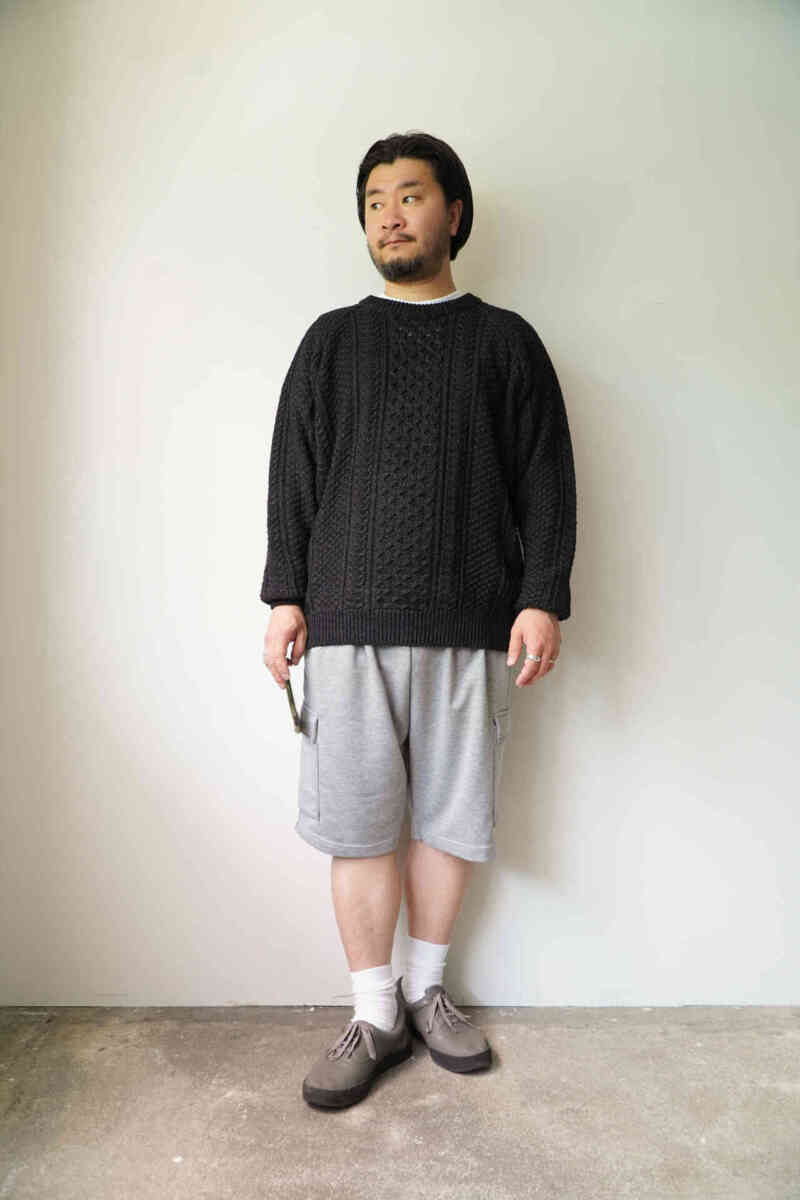 crew neck cable sweater "indigo yarn" coordinate image