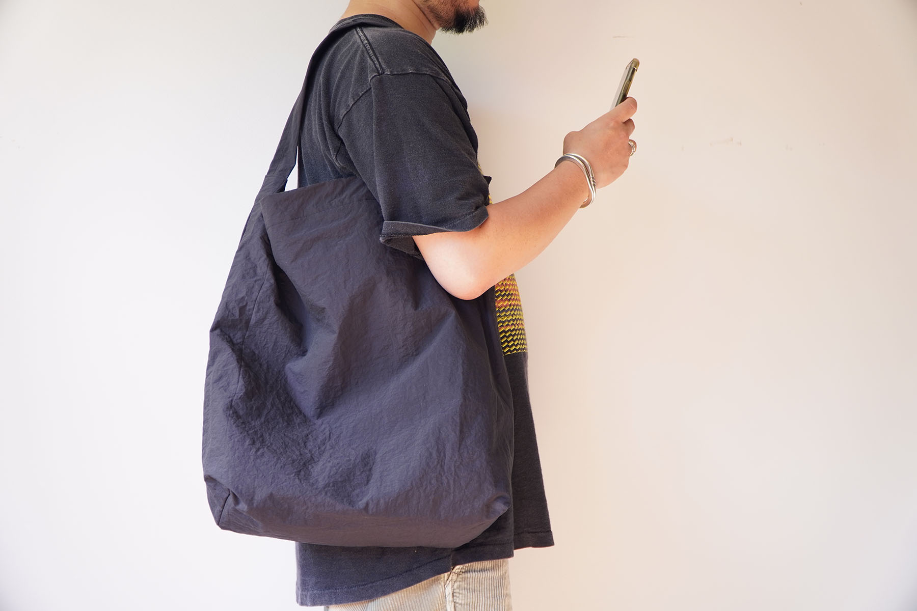 "PIPE BAG" SHRINK series [era goods] wearing image side