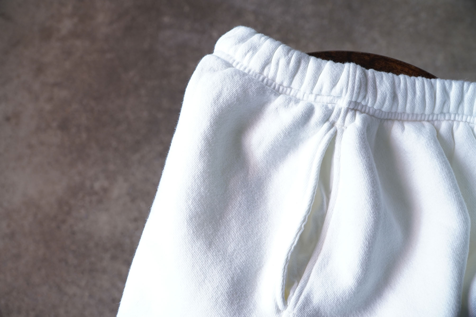 WHITE "SWEAT PANTS" wearing report [SOFT GOODS] side pocket