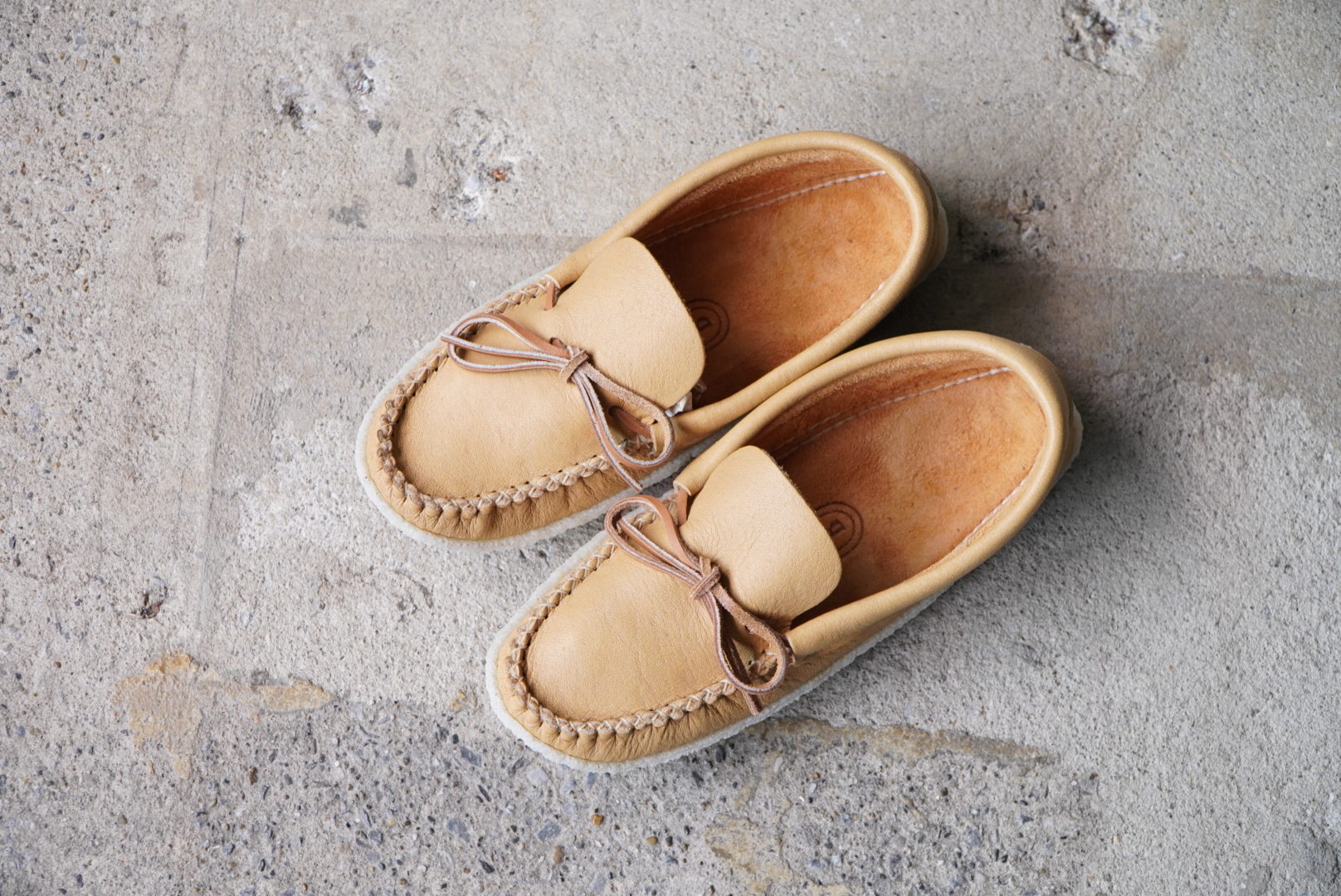 "hand sawn moccasin" [ BASTIEN industries ] camel