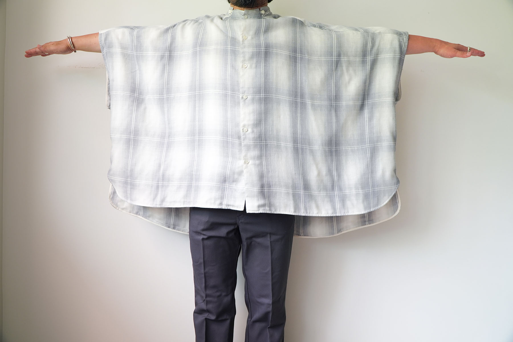 Ombre Plaid Poncho Shirts [SEVEN BY SEVEN] expand fabric