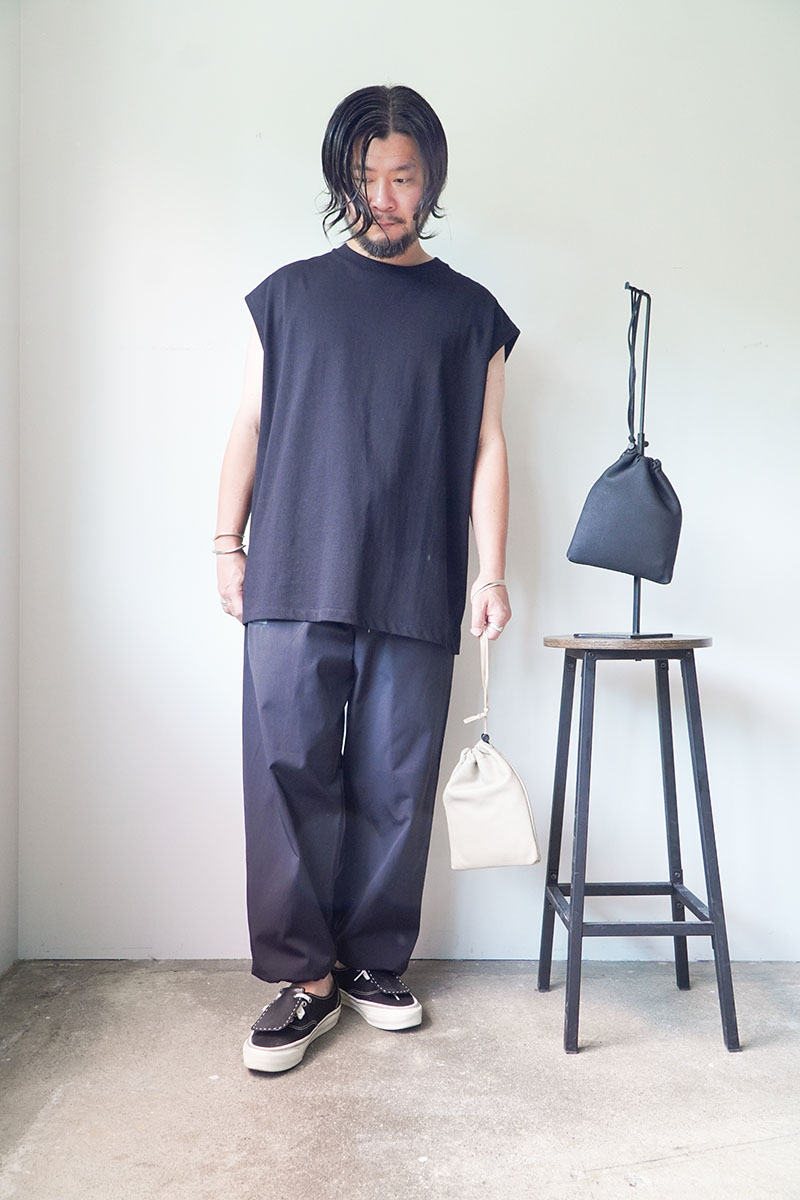 sleeveless T-shirt "FADE no sleeve vest Tee" [alvana] wearing image black