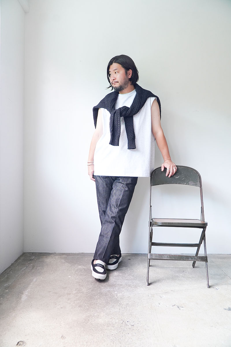 sleeveless T-shirt "FADE no sleeve vest Tee" [alvana] wearing image top grey