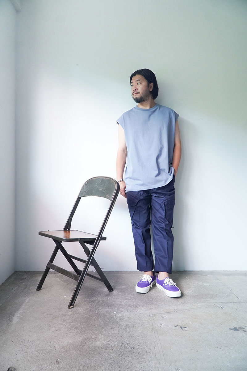 sleeveless T-shirt "FADE no sleeve vest Tee" [alvana] wearing image ash blue