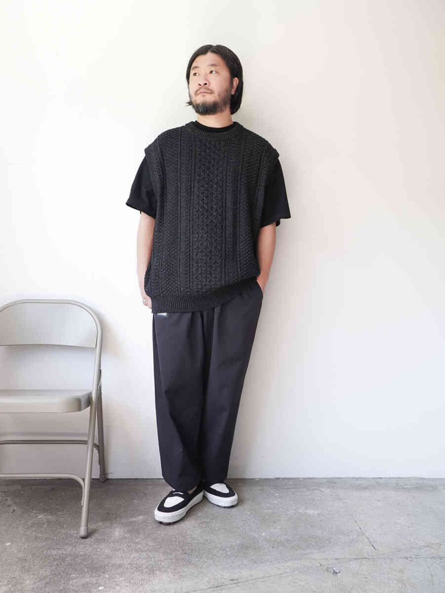 drawstring nylon easy trousers "SIDE SEAMLESS PANTS" [MINE] styling image black with knit vest