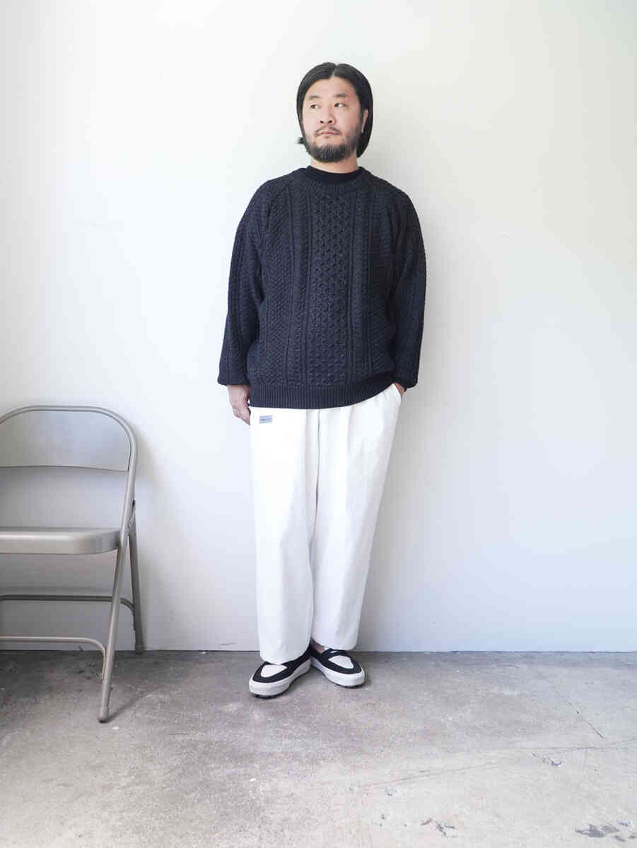 drawstring nylon easy trousers "SIDE SEAMLESS PANTS" [MINE] styling image white with sweater