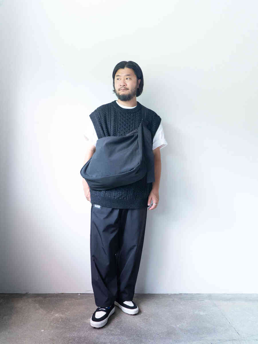 "STOMACH BAG"  [era goods TAS series] styling image with vest