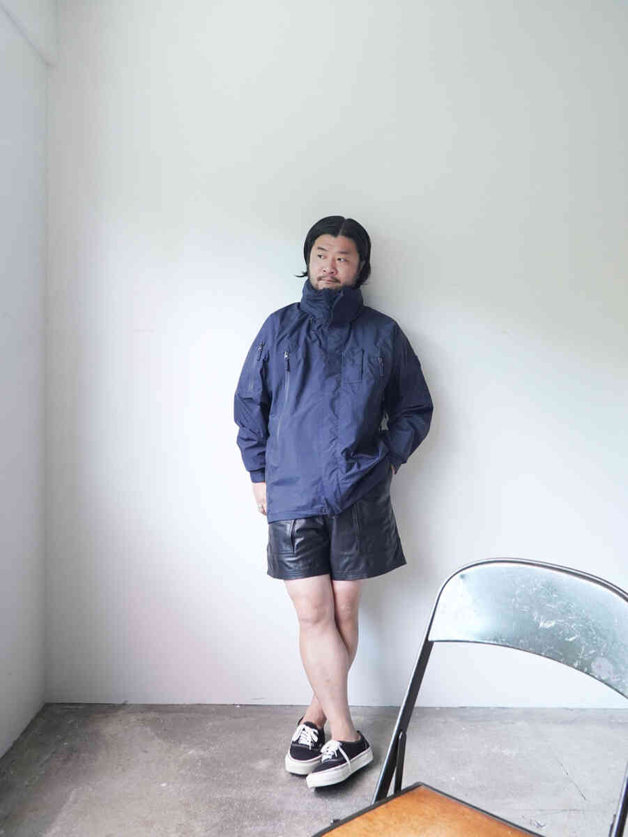 smooth leather "sheep"-W pocket short pants-[SEVEN BY SEVEN] styling image with shell jacket