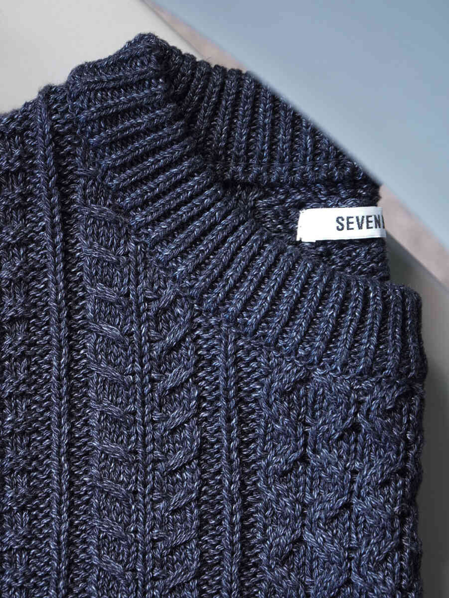 "knit vest" black indigo cotton yarn crew neck [SEVEN BY SEVEN] neck detail