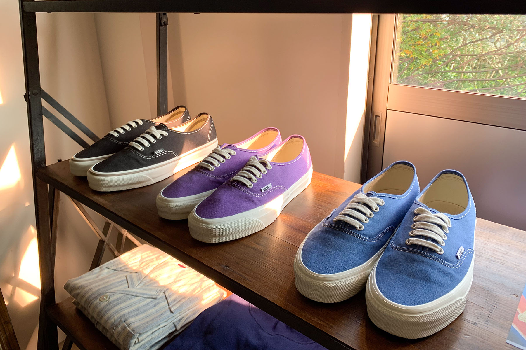 Which one do you like ? [VANS authentic] top